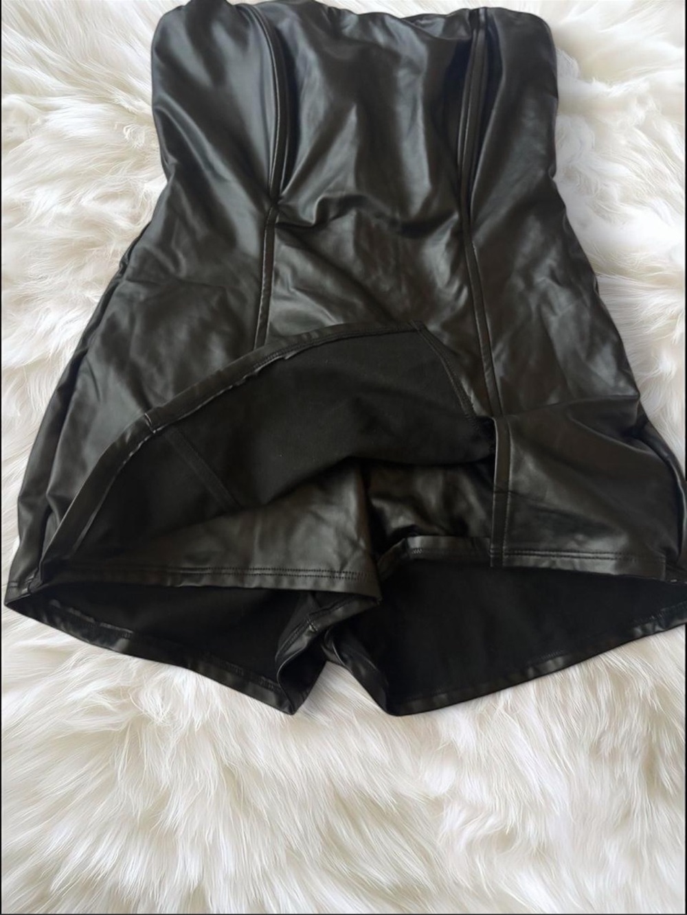 Sleek and edgy black faux leather romper from Windsor 🖤 - Picture 2 of 4